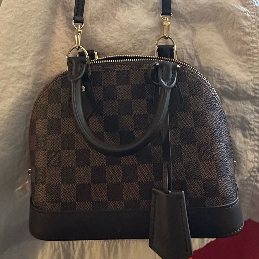 Alma BB good condition- missing lock and keys.